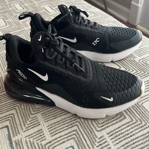 Nike Women’s Air Max 270 Black and White size 7